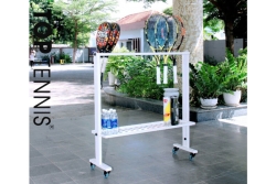 ke trung bay vat dung tennis p 108 1